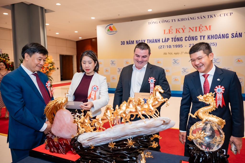 ĐÁ QUÝ VIỆT NHẬT TỎA SÁNG TẠI LỄ KỶ NIỆM 30 NĂM NGÀY THANH LẬP TỔNG CÔNG TY KHOÁNG SẢN - VIMICO